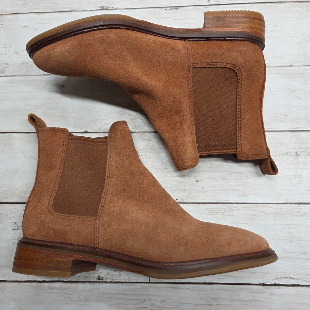 Clarks Clarkdale Arlo Chelsea Boot Ankle Women 7.5M Tan Suede Low Heel Bootie